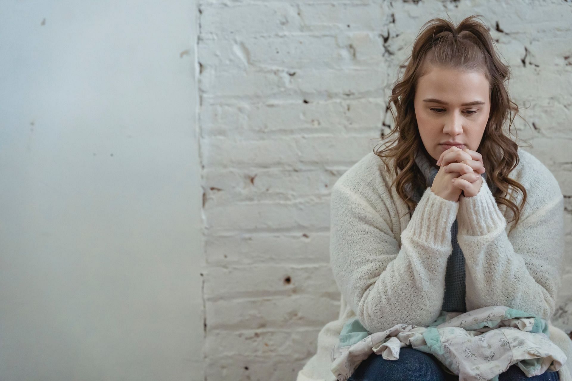 Noticing how we talk to ourselves is an important component of our emotional health. (Image via Pexels/Keira Burton)